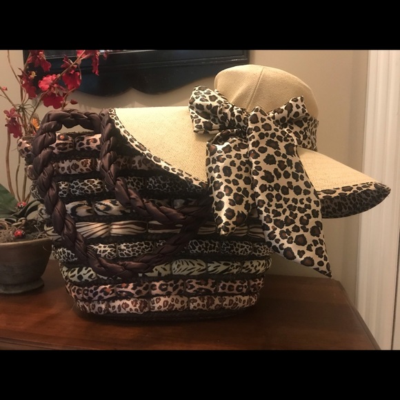 Handbags - Animal Print Tote Bag with Hat